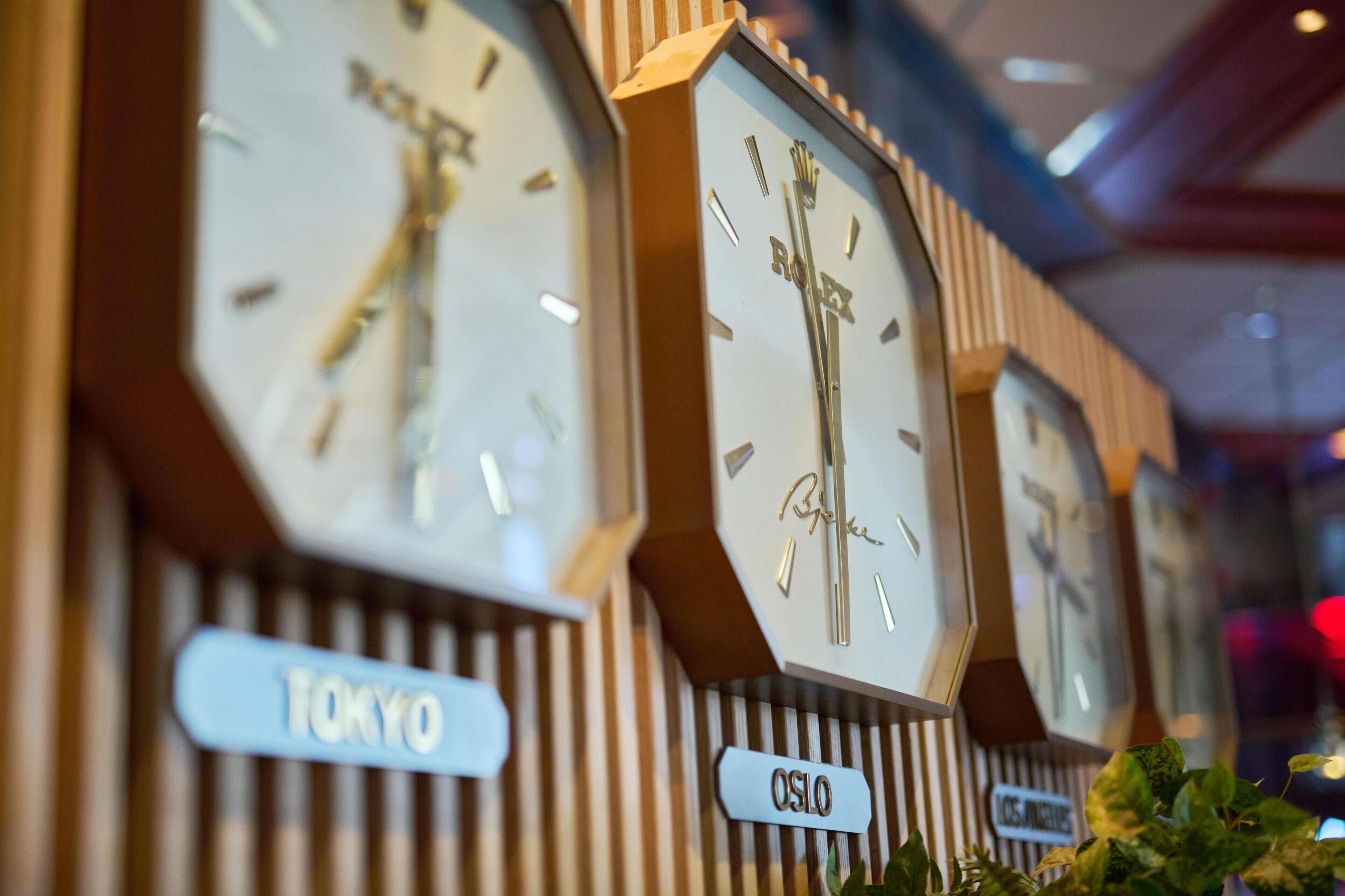Clocks labeled with city names, indicating a time zone display.