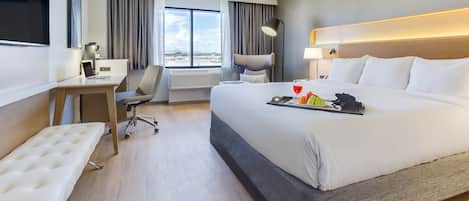 1 bedroom, pillowtop beds, desk, blackout drapes