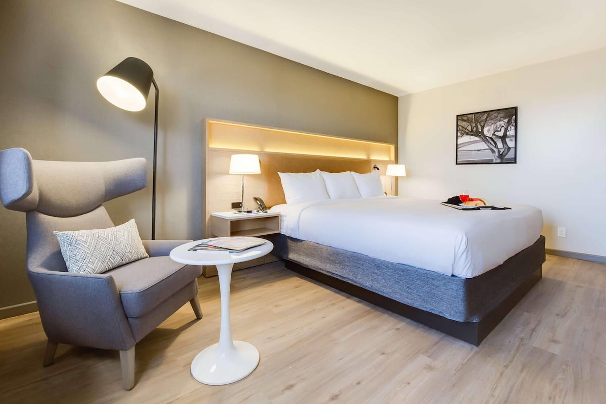 1 bedroom, pillow-top beds, desk, blackout curtains
