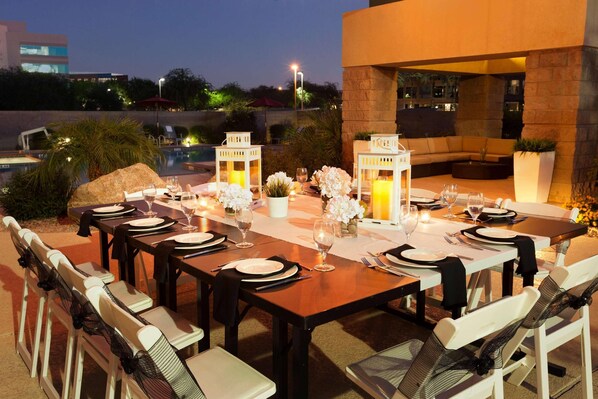 Breakfast, lunch and dinner served - Radisson Hotel Phoenix Airport (Phoenix)