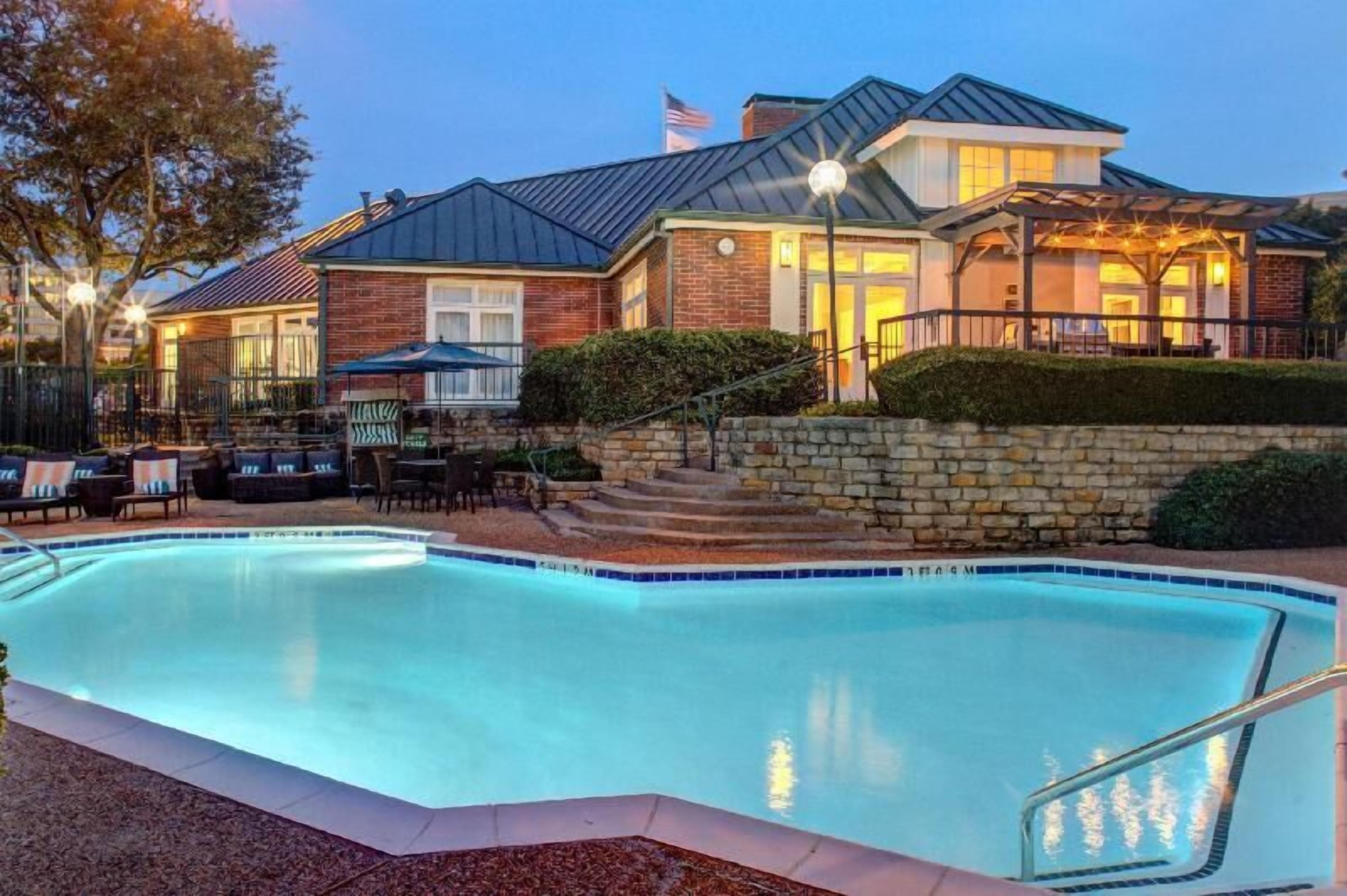 Pool | Outdoor pool, sun loungers