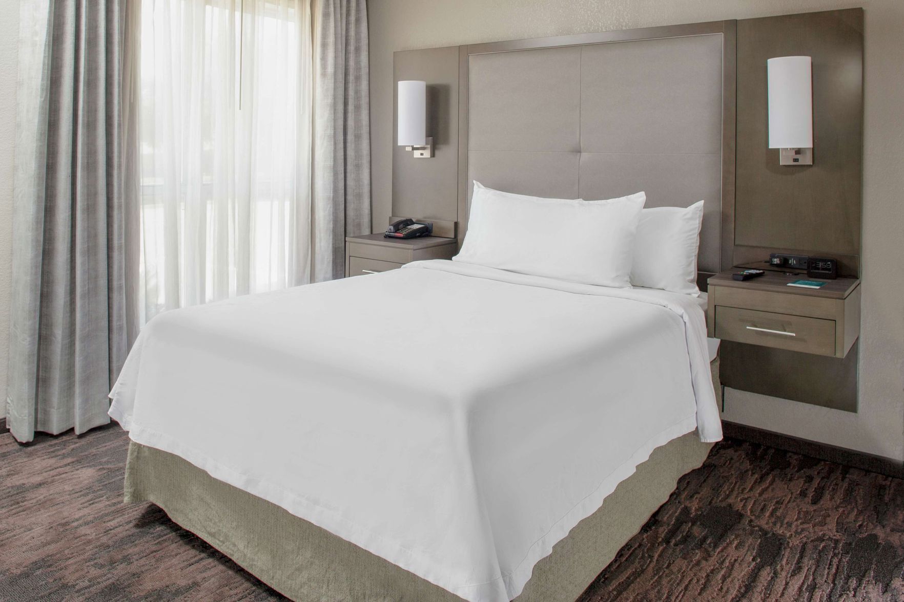 Premium bedding, in-room safe, desk, iron/ironing board