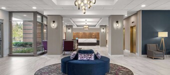 햄프턴 인 & 스위트 다우너스 그로브 시카고