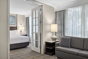 1 bedroom, premium bedding, desk, laptop workspace