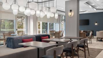 Dagelijks ontbijtbuffet inbegrepen