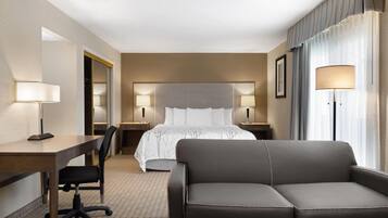 Studio Suite, 1 Tempat Tidur King dengan tempat tidur Sofa, Bebas Asap Rokok | Seprai premium, meja kerja, dan ruang kerja ramah laptop