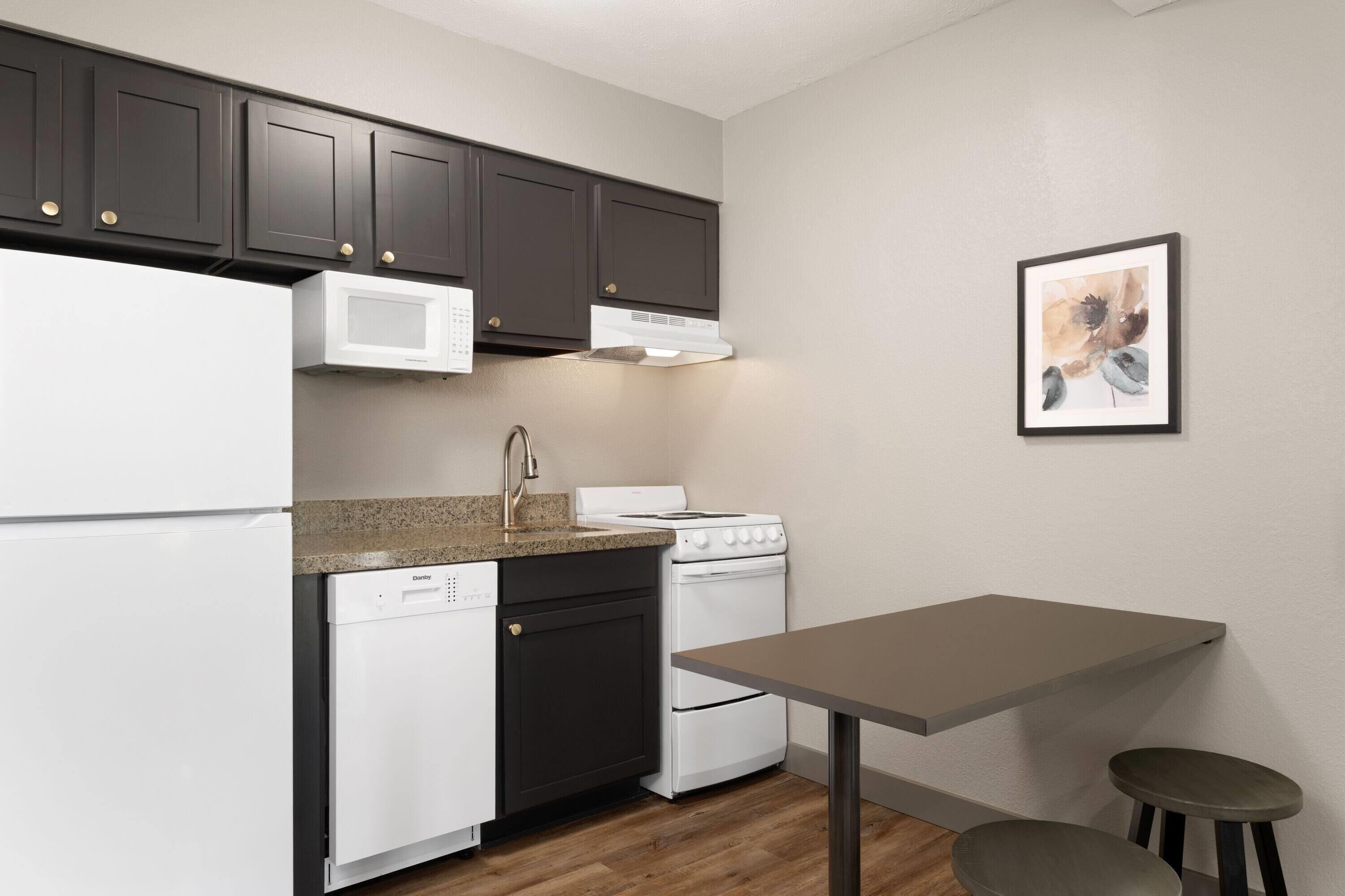 Coffee/tea maker, microwave