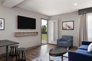 Suite, 1 Bedroom, Non Smoking | Premium bedding, desk, laptop workspace, iron/ironing board