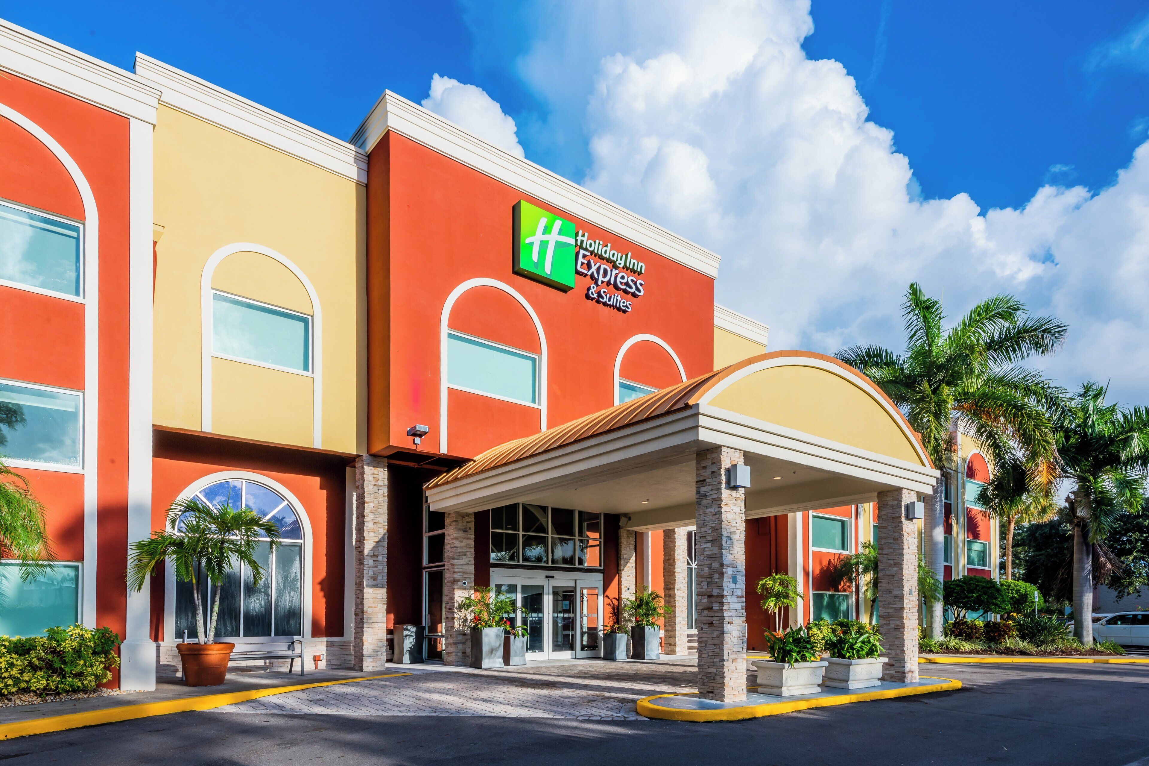 Photo - Holiday Inn Express & Suites Bradenton West by IHG