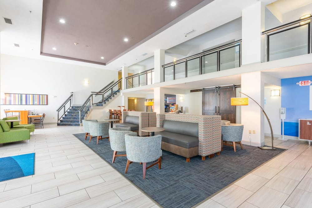 Holiday Inn Express & Suites Bradenton West by IHG