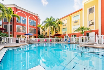 Holiday Inn Express & Suites Bradenton West by IHG