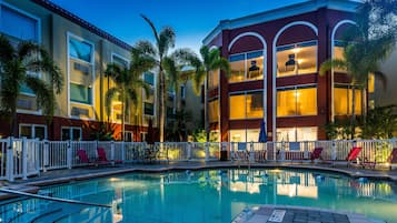 Outdoor pool, pool umbrellas, sun loungers