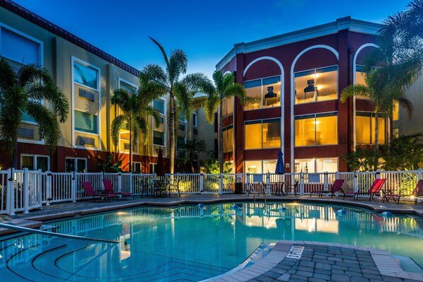 Outdoor pool, pool umbrellas, sun loungers