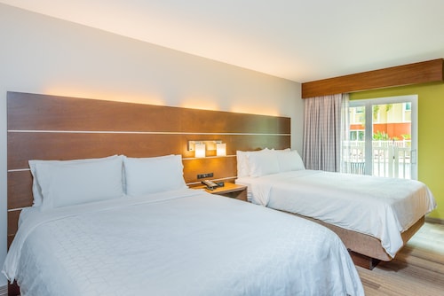 Holiday Inn Express & Suites Bradenton West by IHG