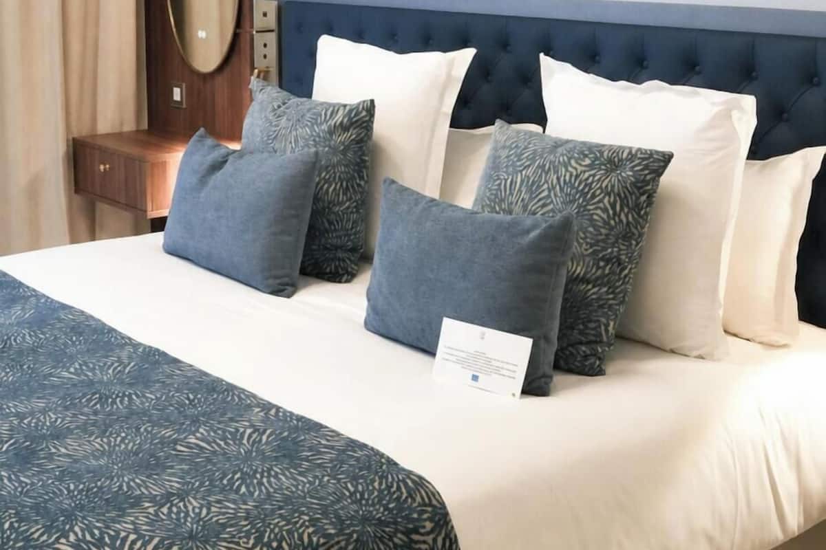 Premium bedding, minibar, in-room safe, desk