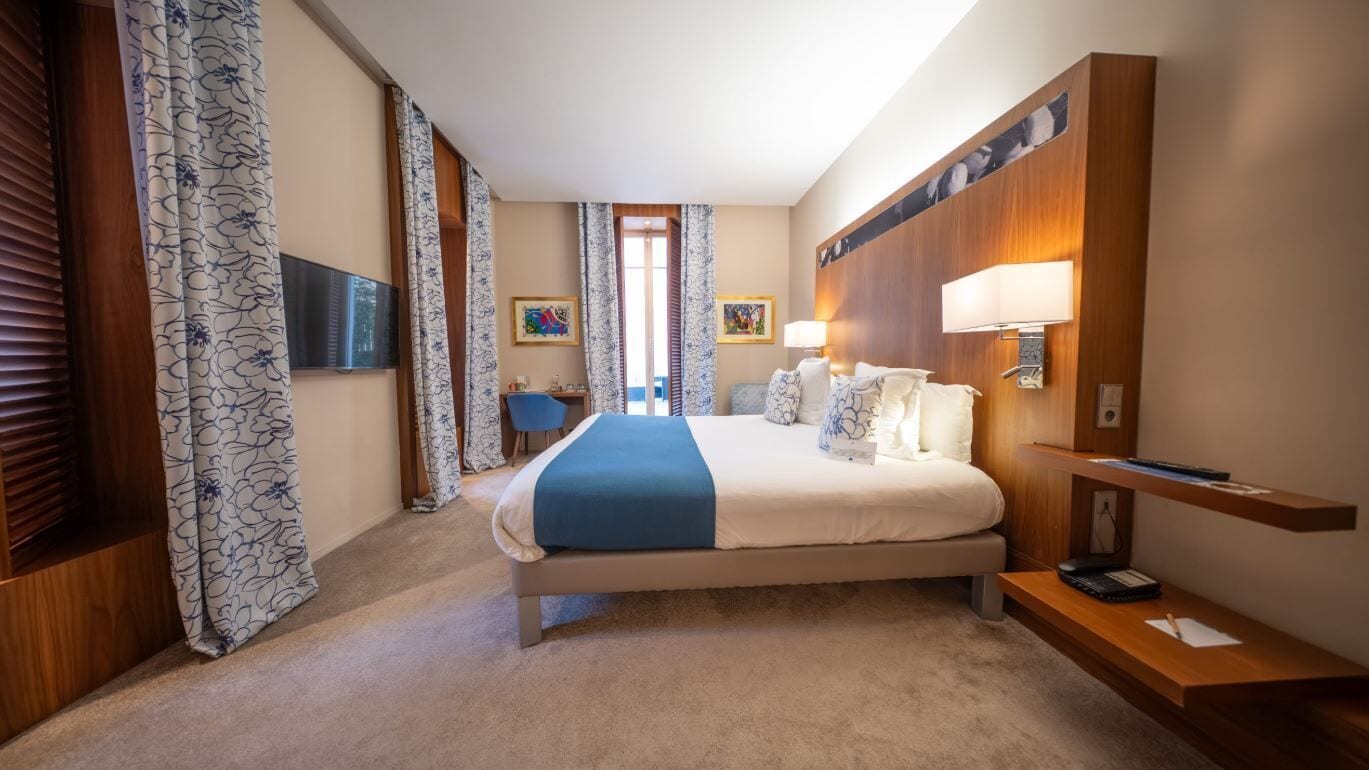 Quarto executivo, terraço | Roupas de cama premium, frigobar, cofres nos quartos, escrivaninha