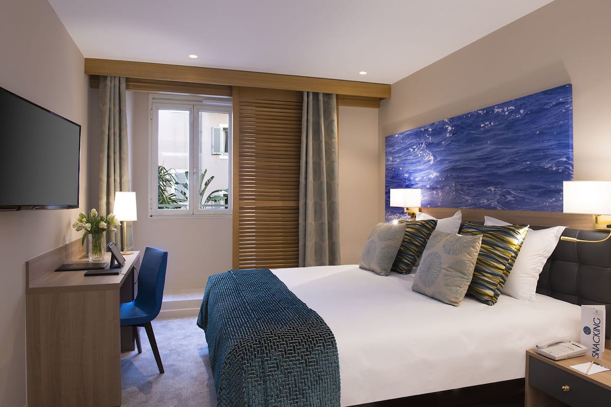 Privilege Room Patio View | Premium bedding, minibar, in-room safe, desk