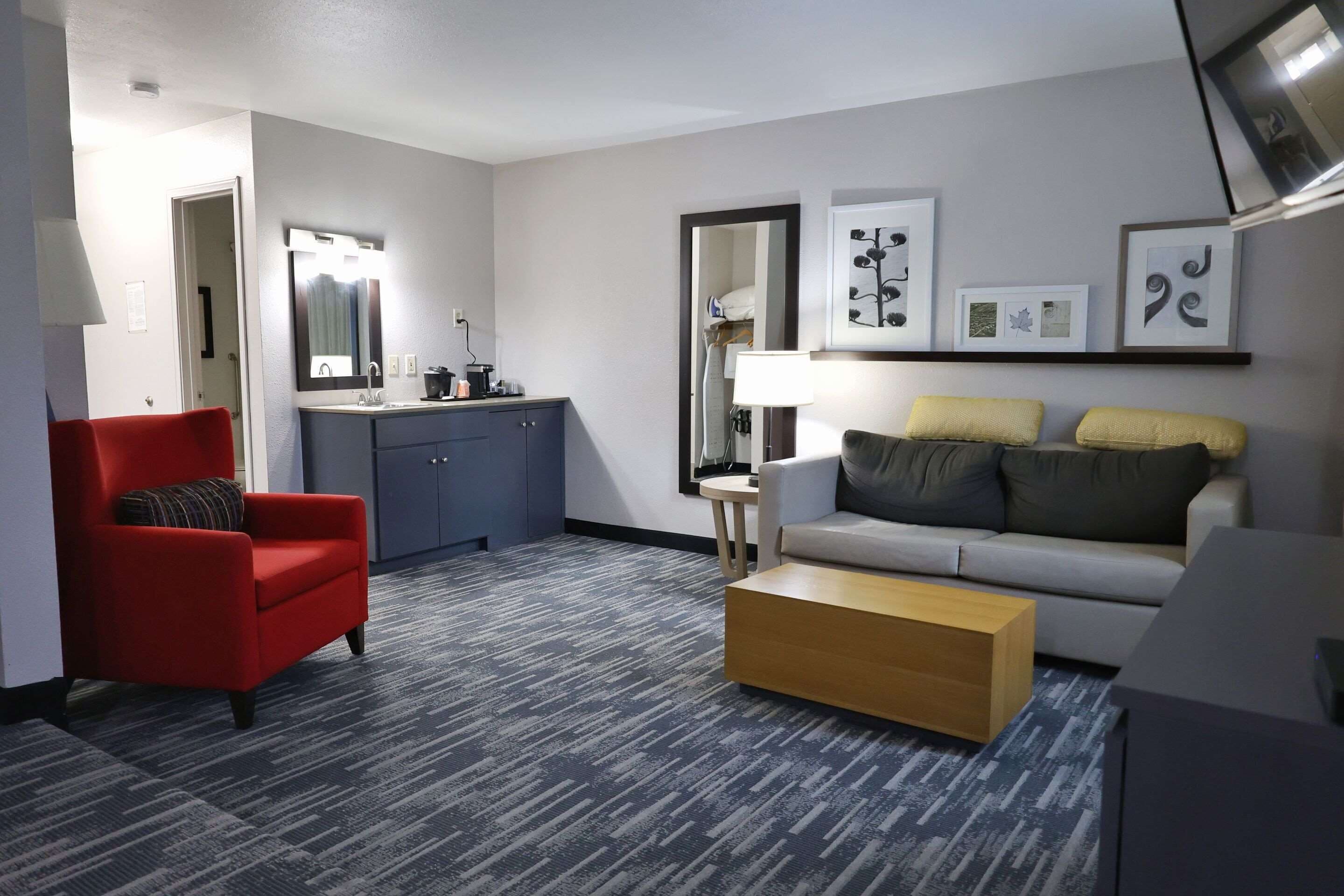 Suite, 1 cama King size, para no fumadores, hidromasaje | Escritorio, espacio para trabajar con laptop y cortinas blackout 