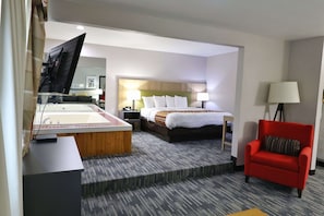 Suite, 1 King-Bett, Nichtraucher, Whirlpool | Schreibtisch, laptopgeeigneter Arbeitsplatz, Verdunkelungsvorhänge