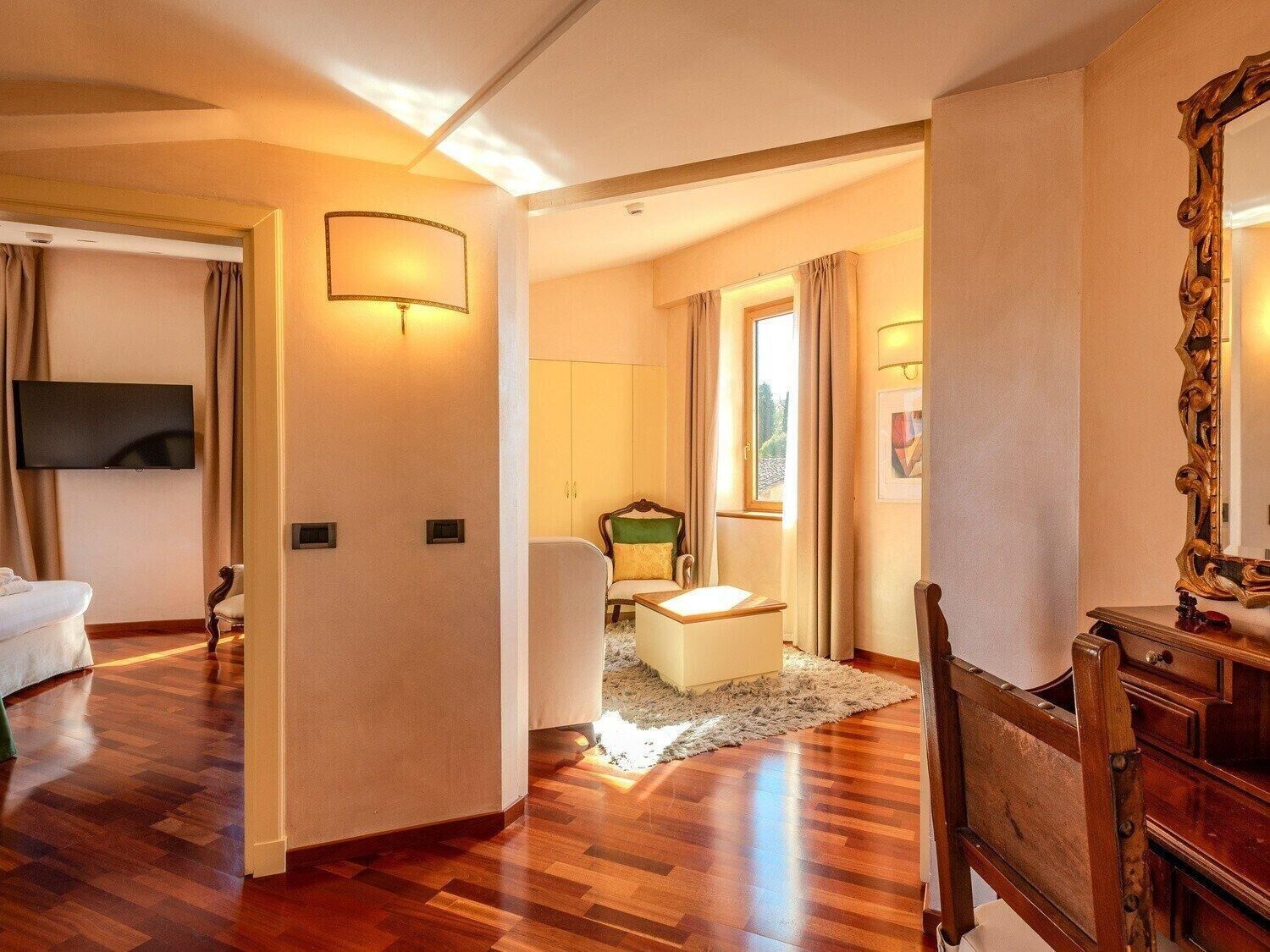 Suite | Living area | Flat-screen TV