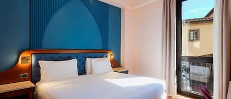 Hypo-allergenic bedding, minibar, in-room safe, desk