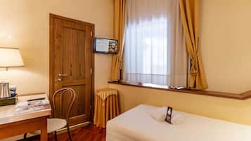 Standard Single Room | 1 bedroom, hypo-allergenic bedding, minibar, in-room safe