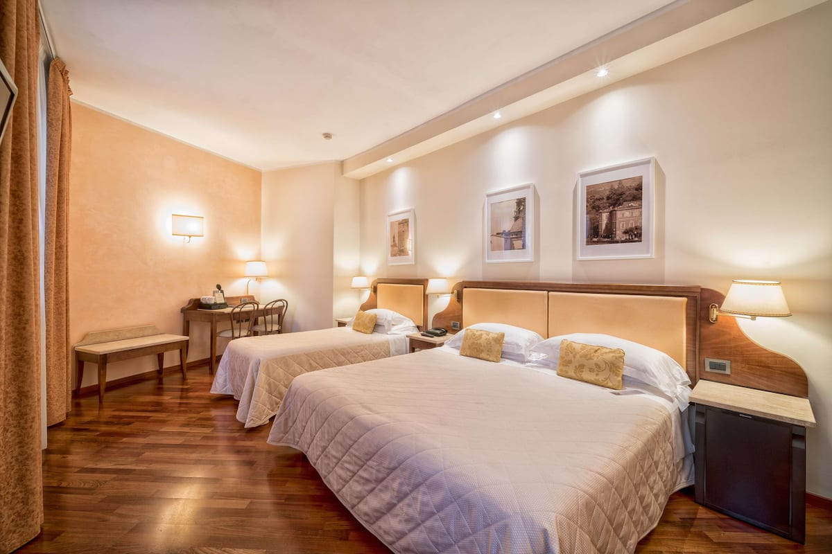 Habitación triple | 1 habitación, ropa de cama hipoalergénica y minibar