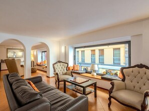 Hypo-allergenic bedding, minibar, in-room safe, desk - B&B Hotel Firenze Pitti Palace al Ponte Vecchio (Florence)