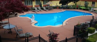 Clarion Hotel Detroit Metro Airport