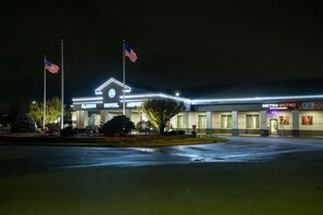 Exterior - Clarion Hotel Detroit Metro Airport (Romulus)