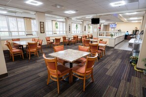 Daily continental breakfast (USD 15 per person) - Clarion Hotel Detroit Metro Airport (Romulus)