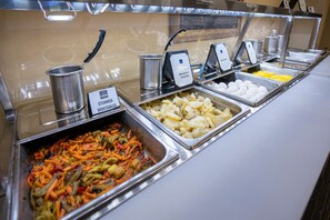 Daily continental breakfast for a fee - Clarion Hotel Detroit Metro Airport (Romulus)