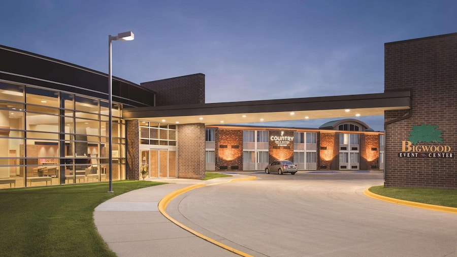 Country Inn & Suites by Radisson, Fergus Falls, MN