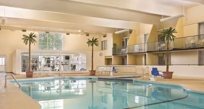 Country Inn & Suites by Radisson, Fergus Falls, MN