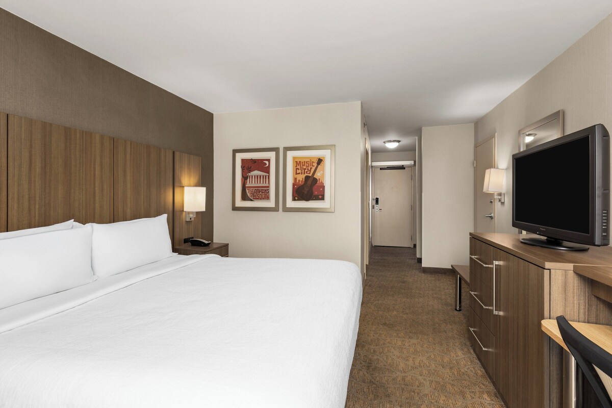 Premium bedding, pillowtop beds, desk, laptop workspace