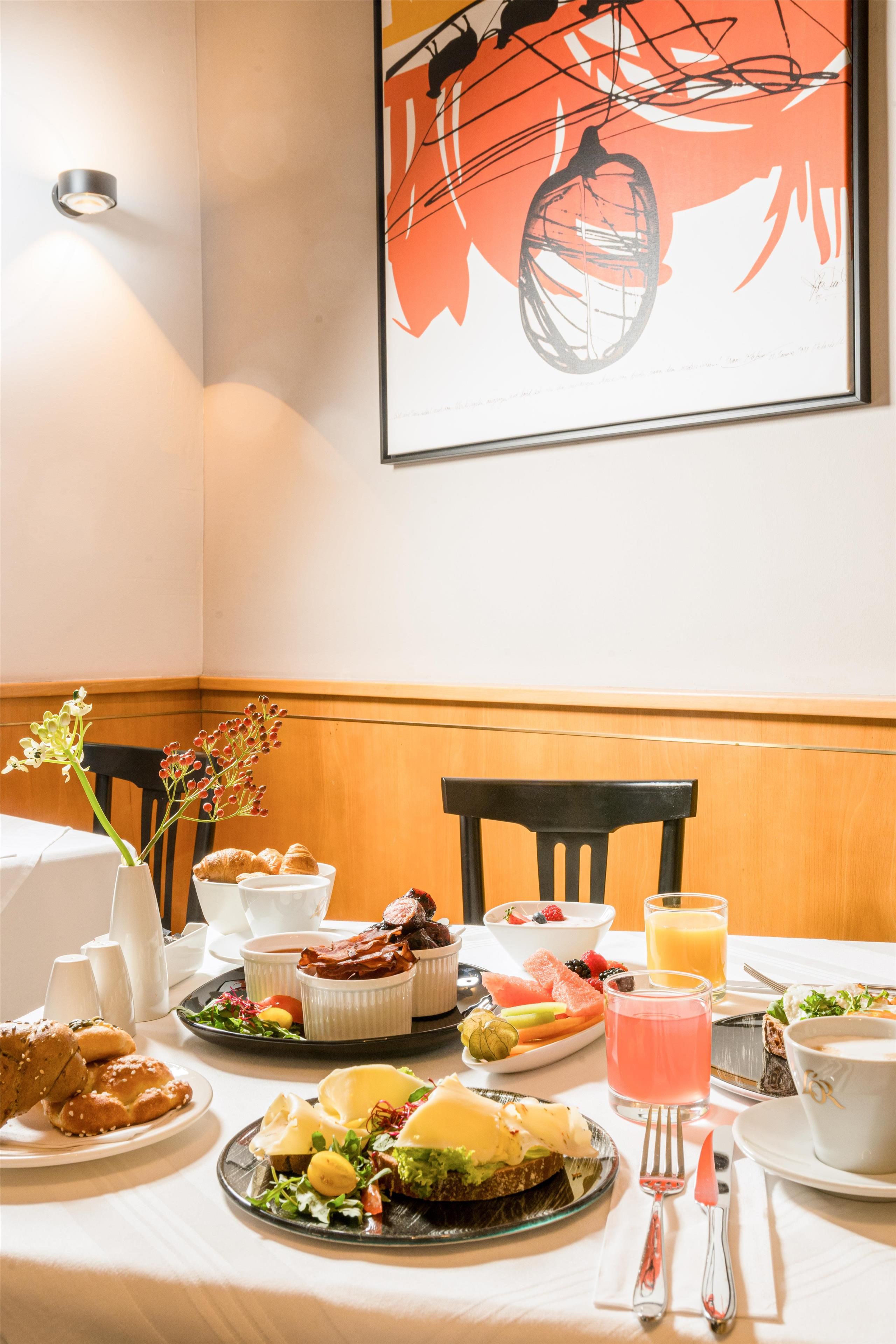Free daily buffet breakfast