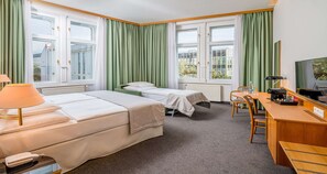 Superior Room, 1 Double Bed with Sofa bed, Bathtub (with Sofabed) | Desk, free WiFi, bed sheets