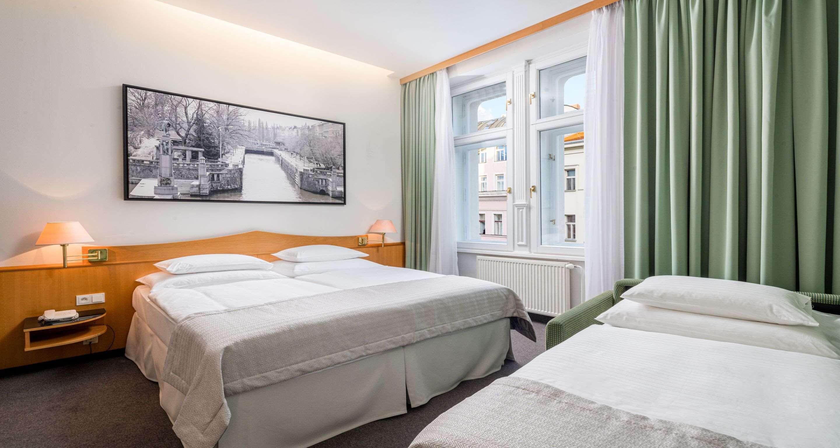 superior room, 1 double bed with sofa bed, bathtub (with sofabed) | desk, free wifi, bed sheets