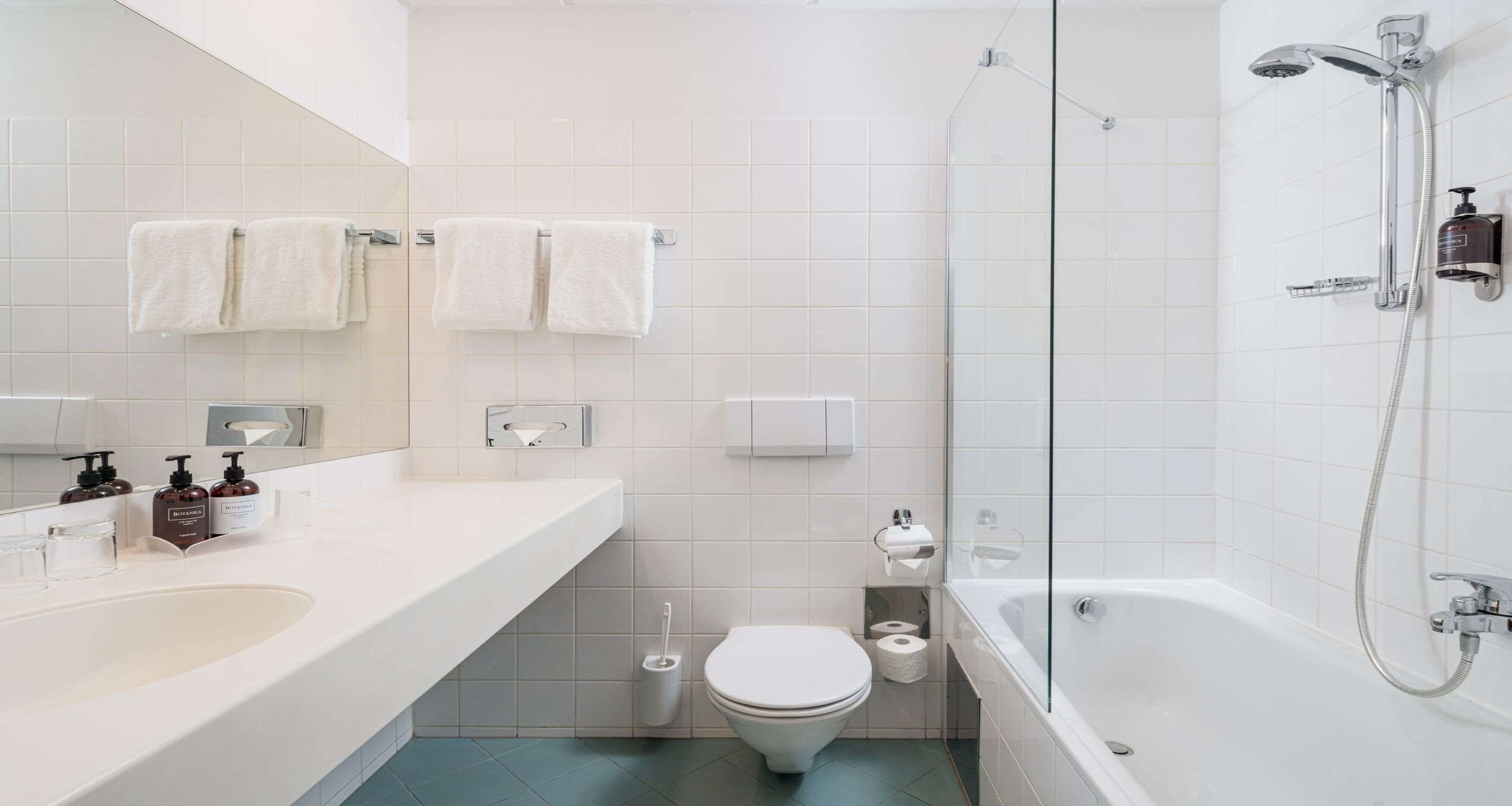 bathtub, hair dryer, towels