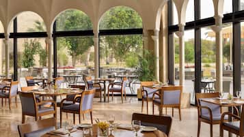 3 restaurants, breakfast, lunch, dinner served; international cuisine