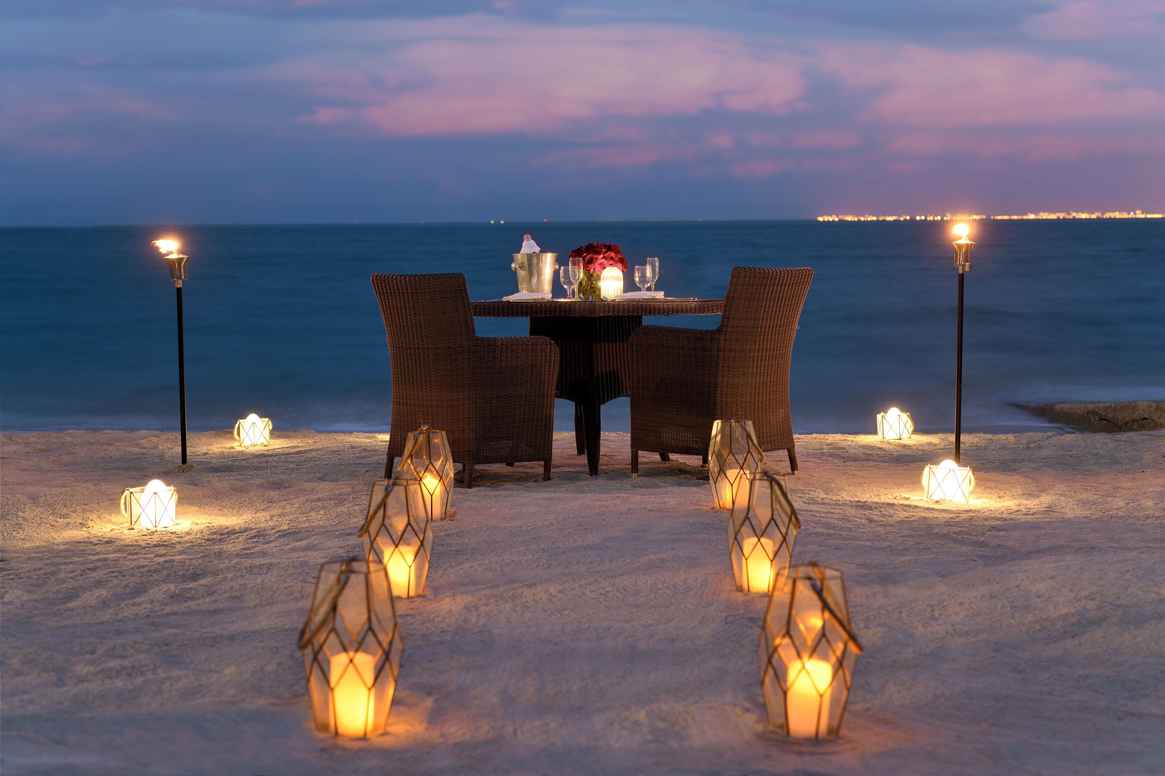 3 restaurants, breakfast, lunch, dinner served; international cuisine