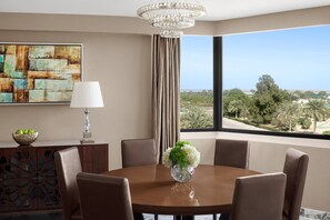 Presidential Suite | Minibar, in-room safe, desk, soundproofing - Intercontinental Al Jubail by IHG (Al Jubail)