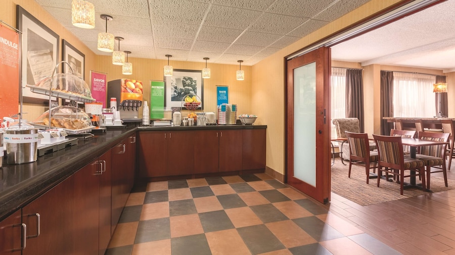 Hampton Inn Des Moines-Airport