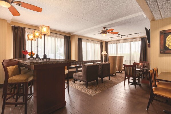 Reception - Hampton Inn Des Moines-Airport (Des Moines)