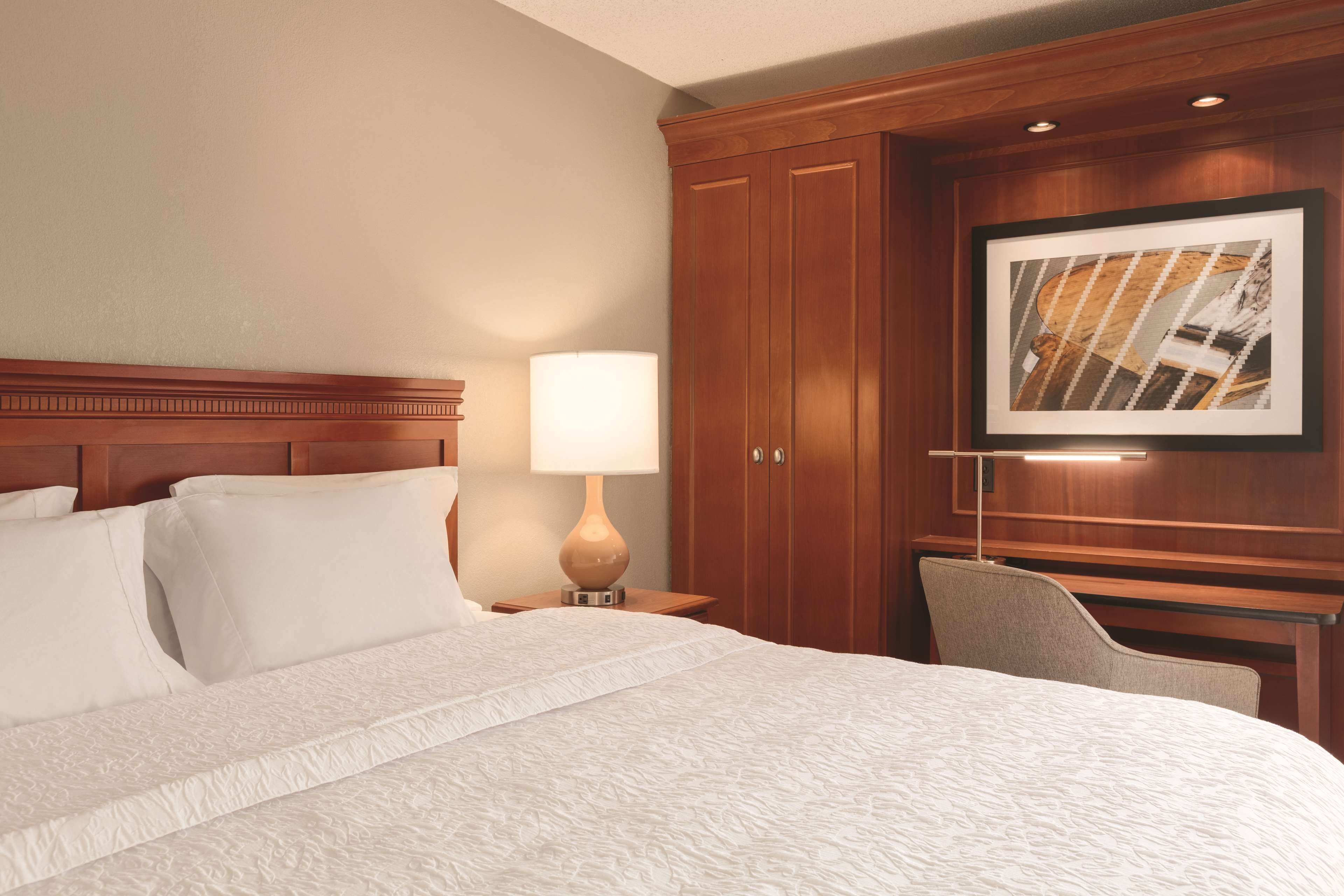 room, 1 king bed, non smoking (study with chaise) | premium bedding, pillow-top beds, in-room safe, iron/ironing board