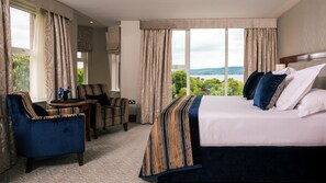 Literie de qualité supérieure, coffres-forts dans les chambres, bureau