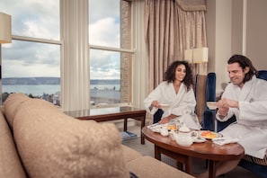 Junior-Doppelzimmer, 1 King-Bett | Hochwertige Bettwaren, Zimmersafe, Schreibtisch