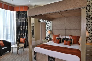 デラックス ルーム キングベッド 1 台 禁煙 (Four Poster Bed, View) | デスク、WiFi (無料)、ベッドシーツ、アラーム付き時計