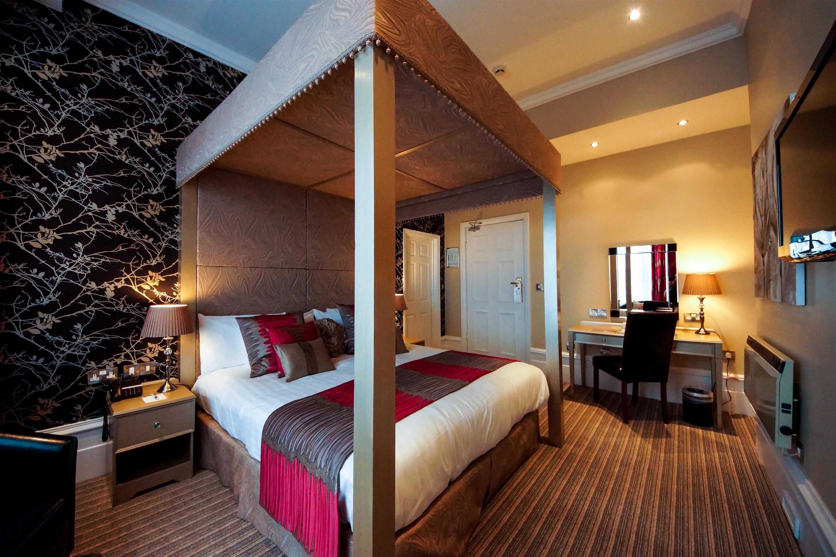 deluxe room, 1 king bed, non smoking (four poster bed, view) | desk, free wifi, bed sheets, alarm clocks