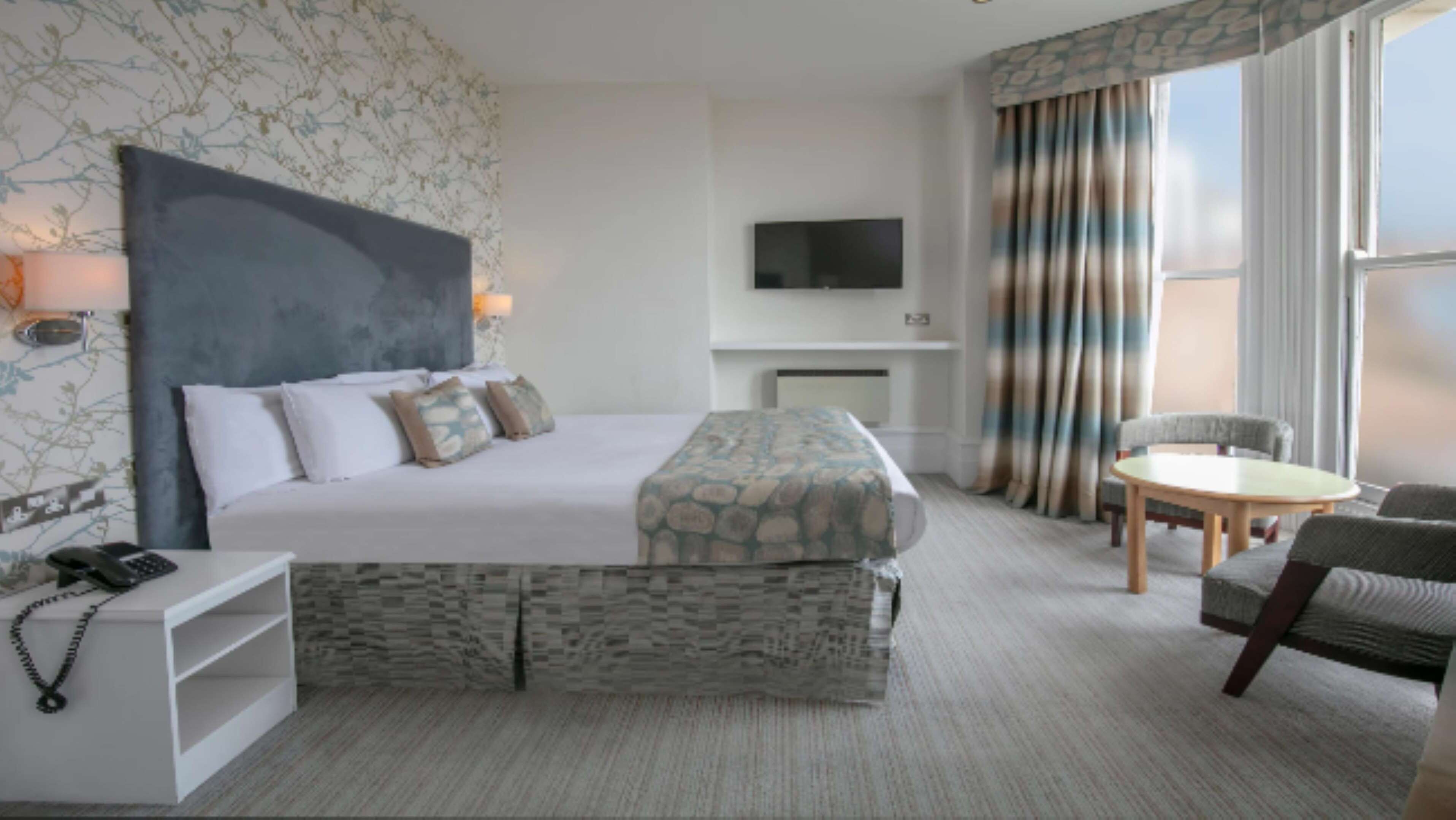 standard room, 1 double bed, non smoking, sea view | desk, free wifi, bed sheets, alarm clocks